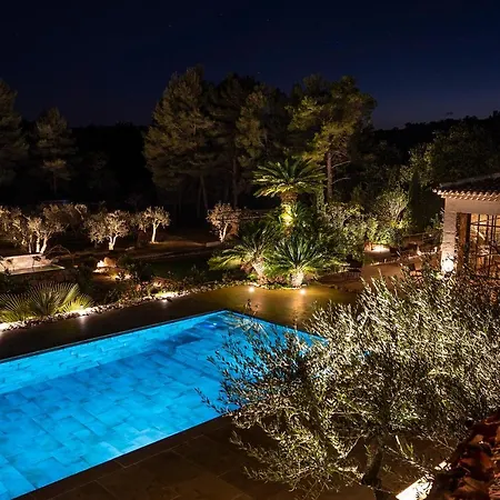 Le Clos De Mansart לינה וארוחת בוקר 4*