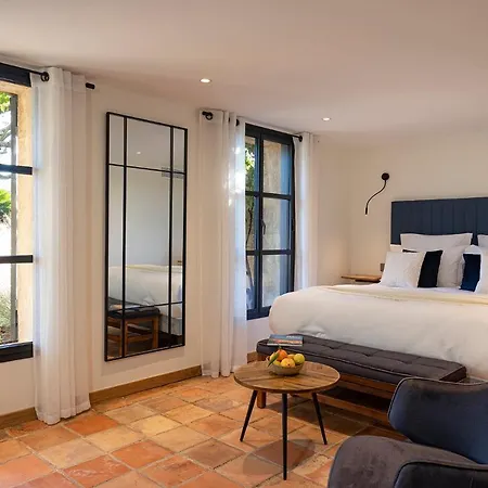 Le Clos De Mansart לינה וארוחת בוקר 4*