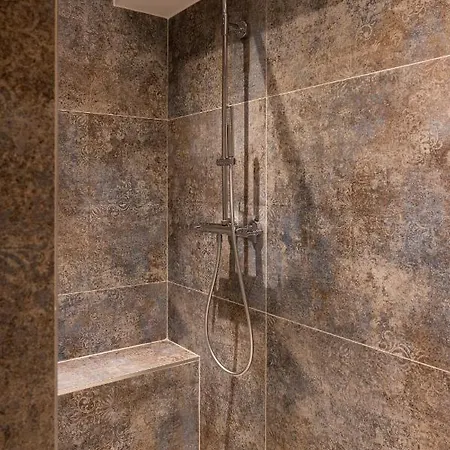 Le Clos De Mansart לינה וארוחת בוקר 4*