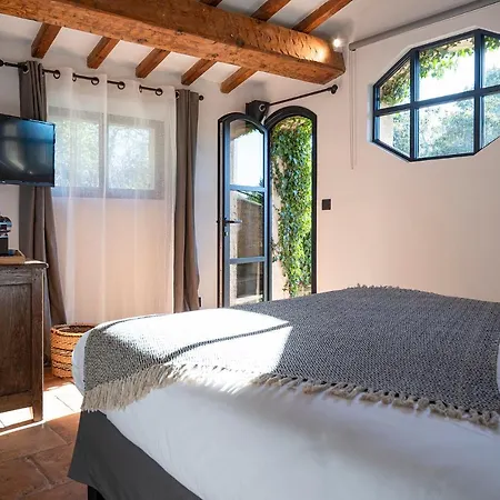 Le Clos De Mansart לינה וארוחת בוקר 4*