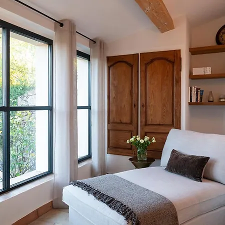 Le Clos De Mansart 4*