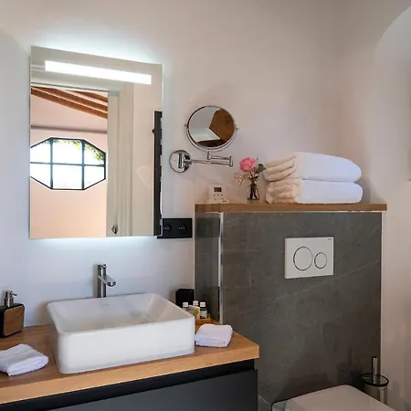 Le Clos De Mansart Bed & Breakfast