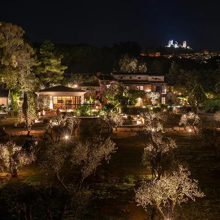 Le Clos De Mansart לינה וארוחת בוקר 4*