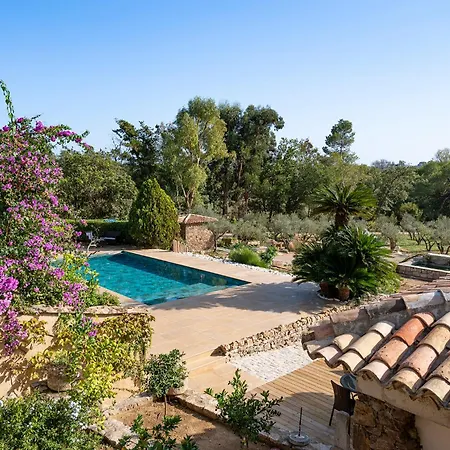 Le Clos De Mansart לינה וארוחת בוקר 4*