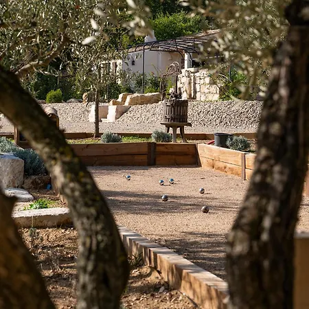 Le Clos De Mansart לינה וארוחת בוקר 4*