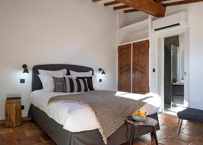 Le Clos De Mansart Frühstückspension Grimaud