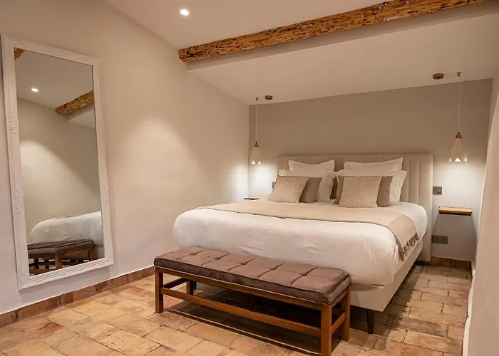 Le Clos De Mansart 4*